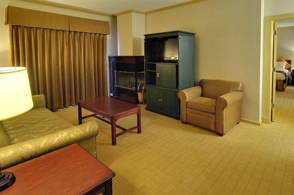 Best Western Plus Palm Court Hotel Davis Ngoại thất bức ảnh