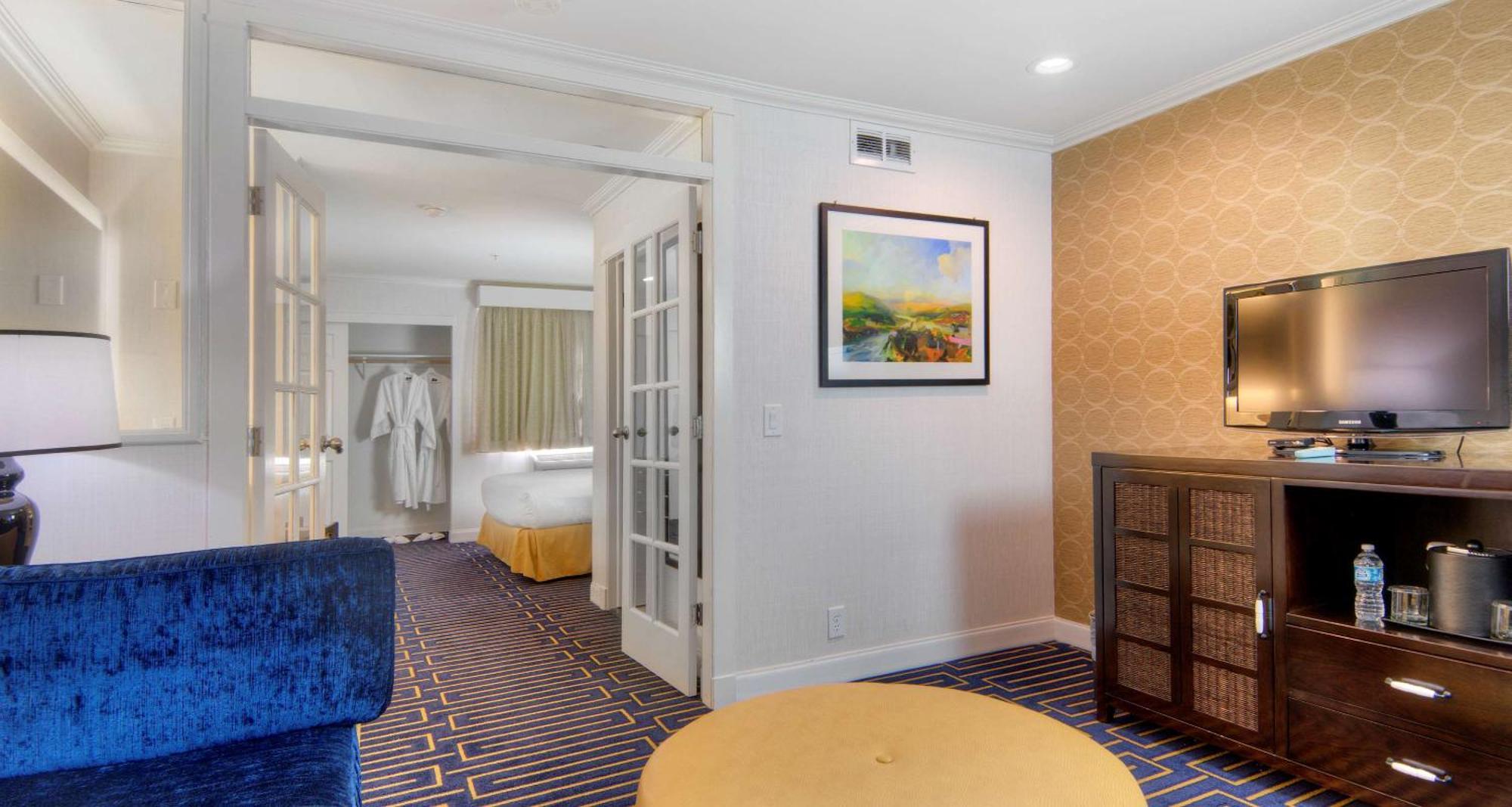 Best Western Plus Palm Court Hotel Davis Ngoại thất bức ảnh