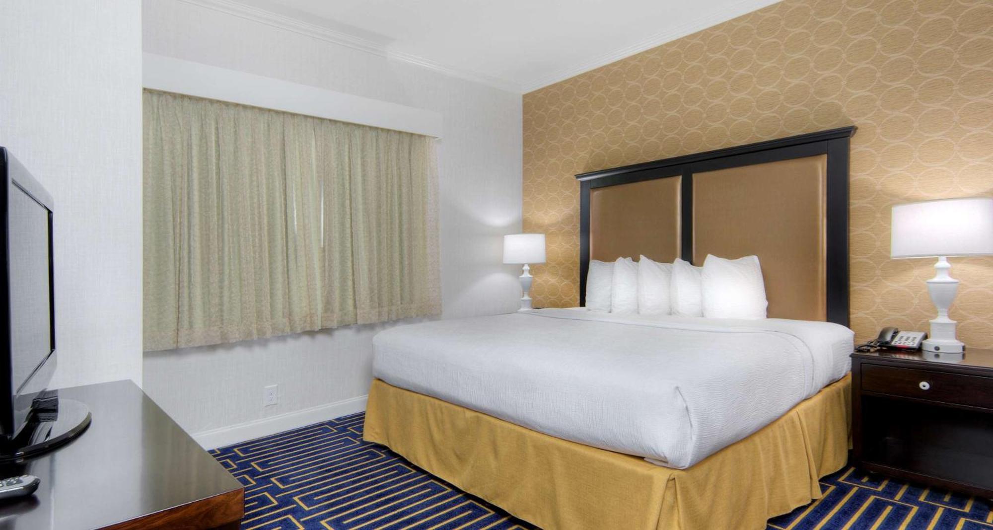 Best Western Plus Palm Court Hotel Davis Ngoại thất bức ảnh