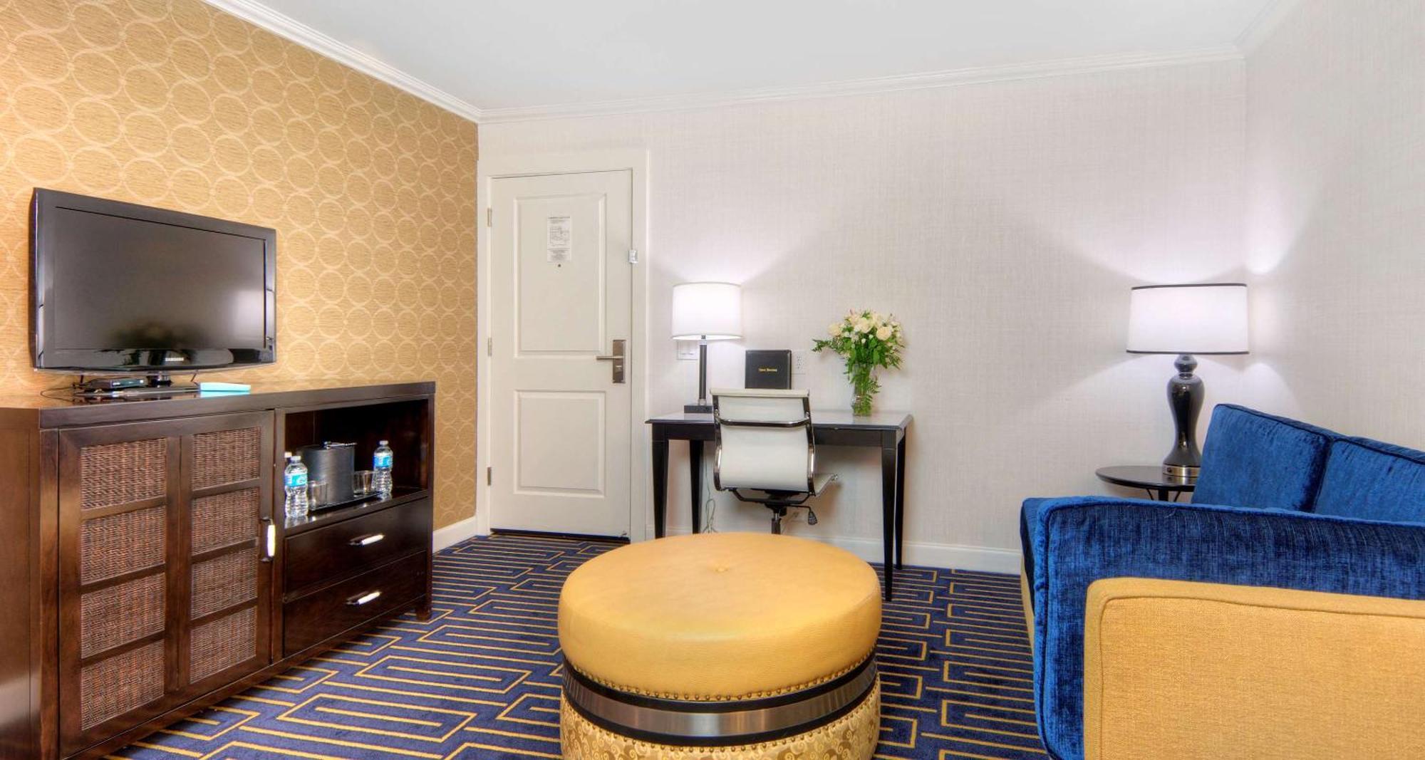 Best Western Plus Palm Court Hotel Davis Ngoại thất bức ảnh
