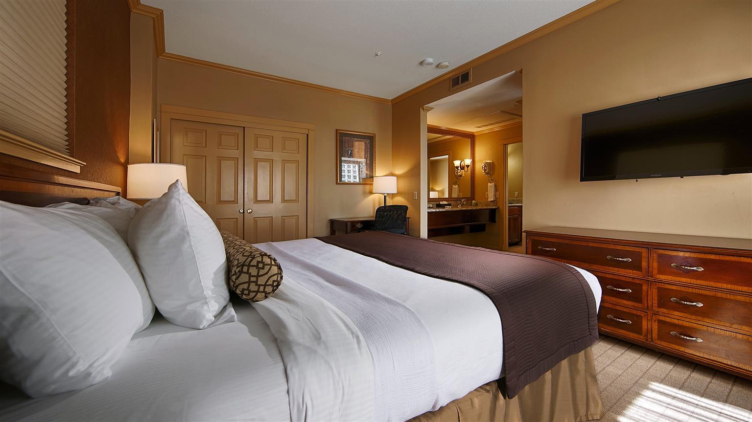 Best Western Plus Palm Court Hotel Davis Ngoại thất bức ảnh