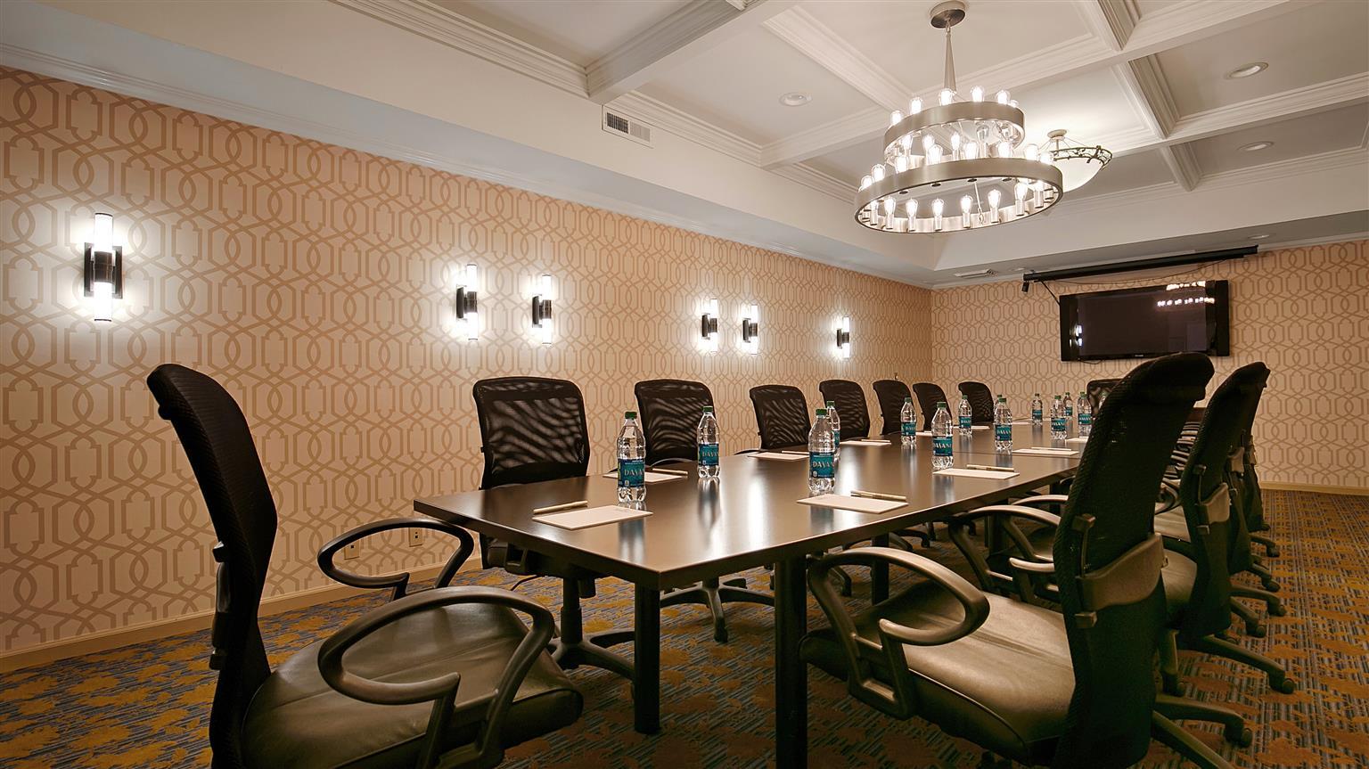 Best Western Plus Palm Court Hotel Davis Ngoại thất bức ảnh
