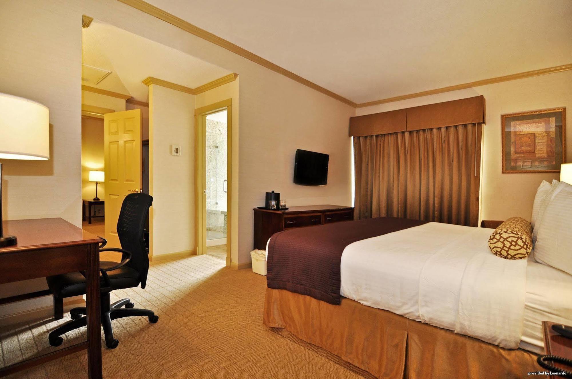 Best Western Plus Palm Court Hotel Davis Phòng bức ảnh